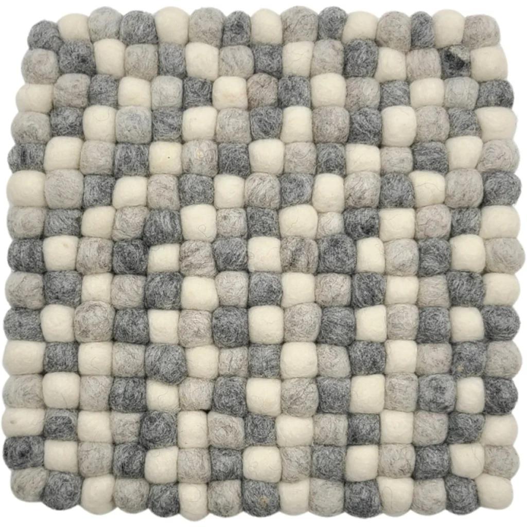 Filz Untersetzer quadratisch mit kleinen Kugeln in Creme+Hellgrau+Grau Creme+Grau+Grau Muster Bunt von Frida Feeling Größe 21x21 cm