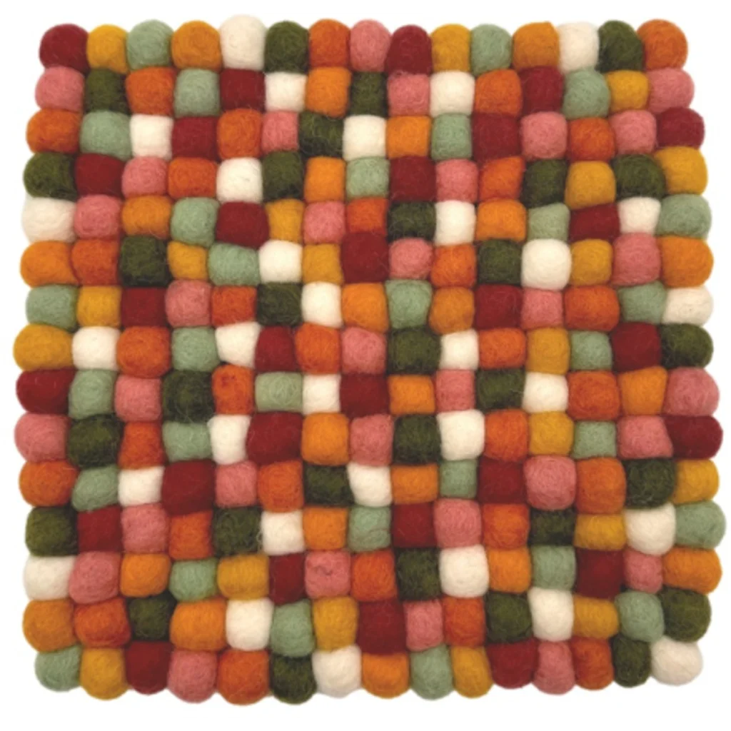 Filz Untersetzer quadratisch mit kleinen Kugeln in Rot+Orange+Hellgrün+Khaki Rot+Orange+Grün+Grün Muster Bunt von Frida Feeling Größe 21x21 cm