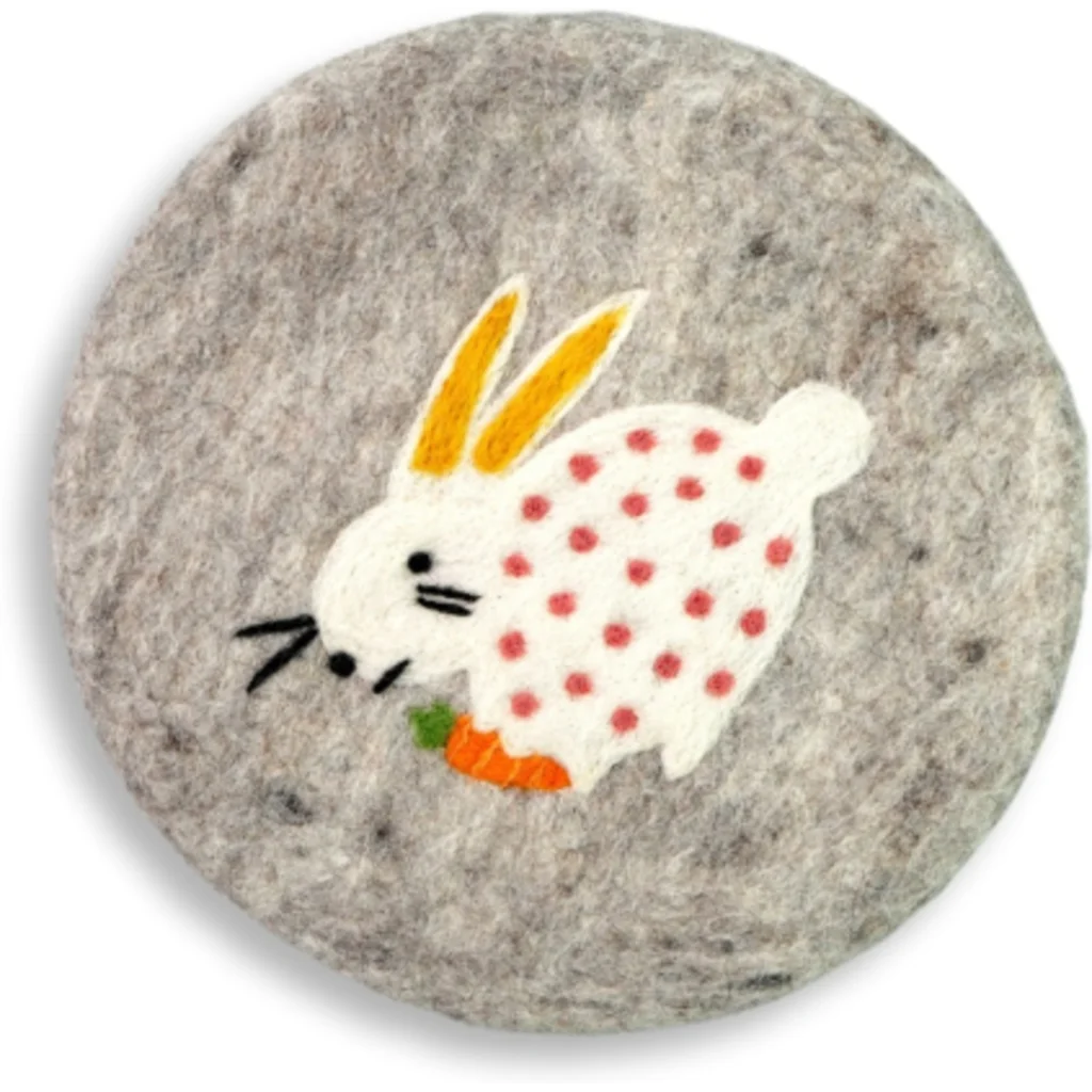 Filz Untersetzer rund Hase in Hellgrau+Weiß Grau+Weiß Muster Hase von Frida Feeling Größe Ø 21 cm