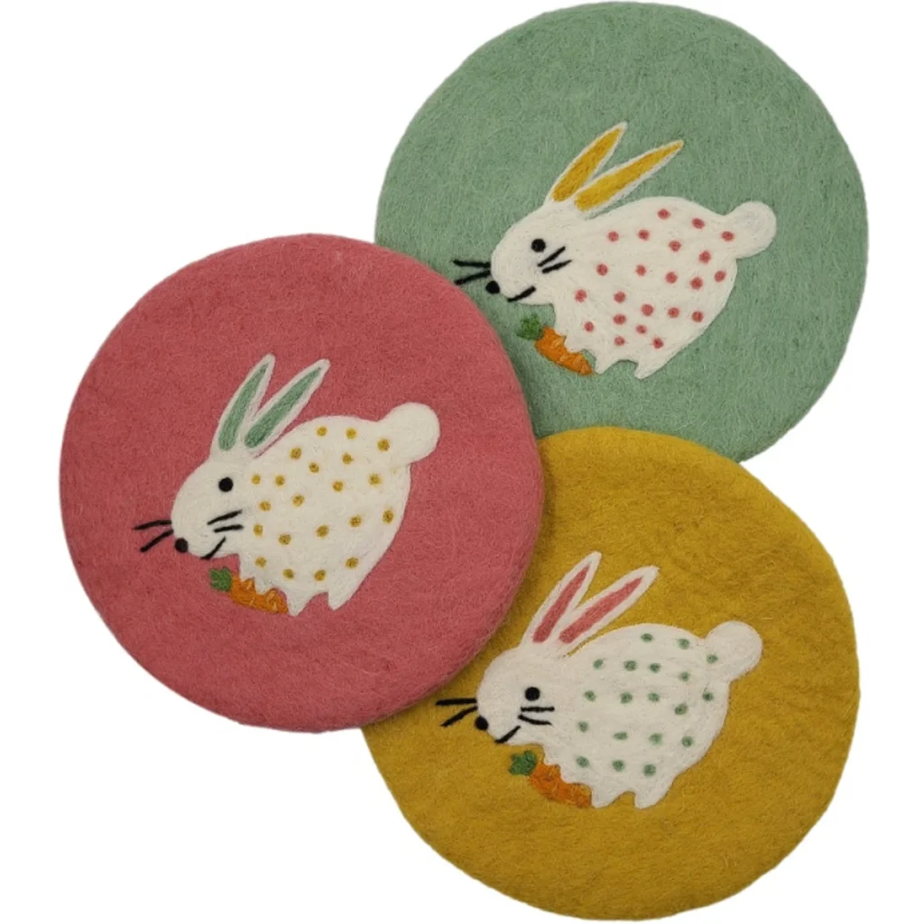 Filz Untersetzer rund Hase in Koralle+Weiß Rot+Weiß Muster Hase von Frida Feeling Größe Ø 21 cm