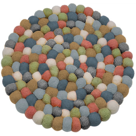 Filz Untersetzer rund mit kleinen Kugeln in Creme+Hellblau+Azurblau+Pistazie Creme+Blau+Blau+Grün Muster Bunt von Frida Feeling Größe Ø 21 cm