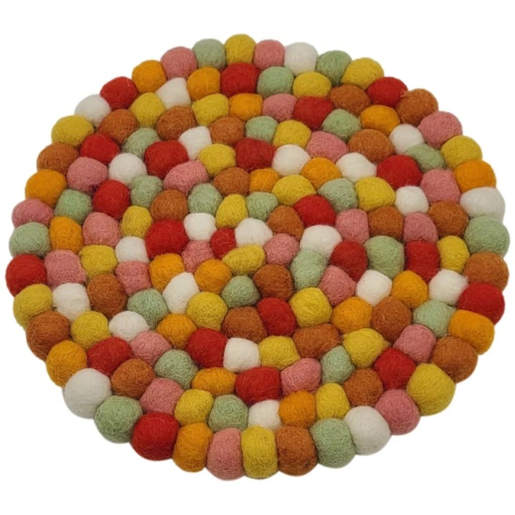Filz Untersetzer rund mit kleinen Kugeln in Rot+Orange+Gelb+Hellgrün Rot+Orange+Gelb+Grün Muster Bunt von Frida Feeling Größe Ø 21 cm