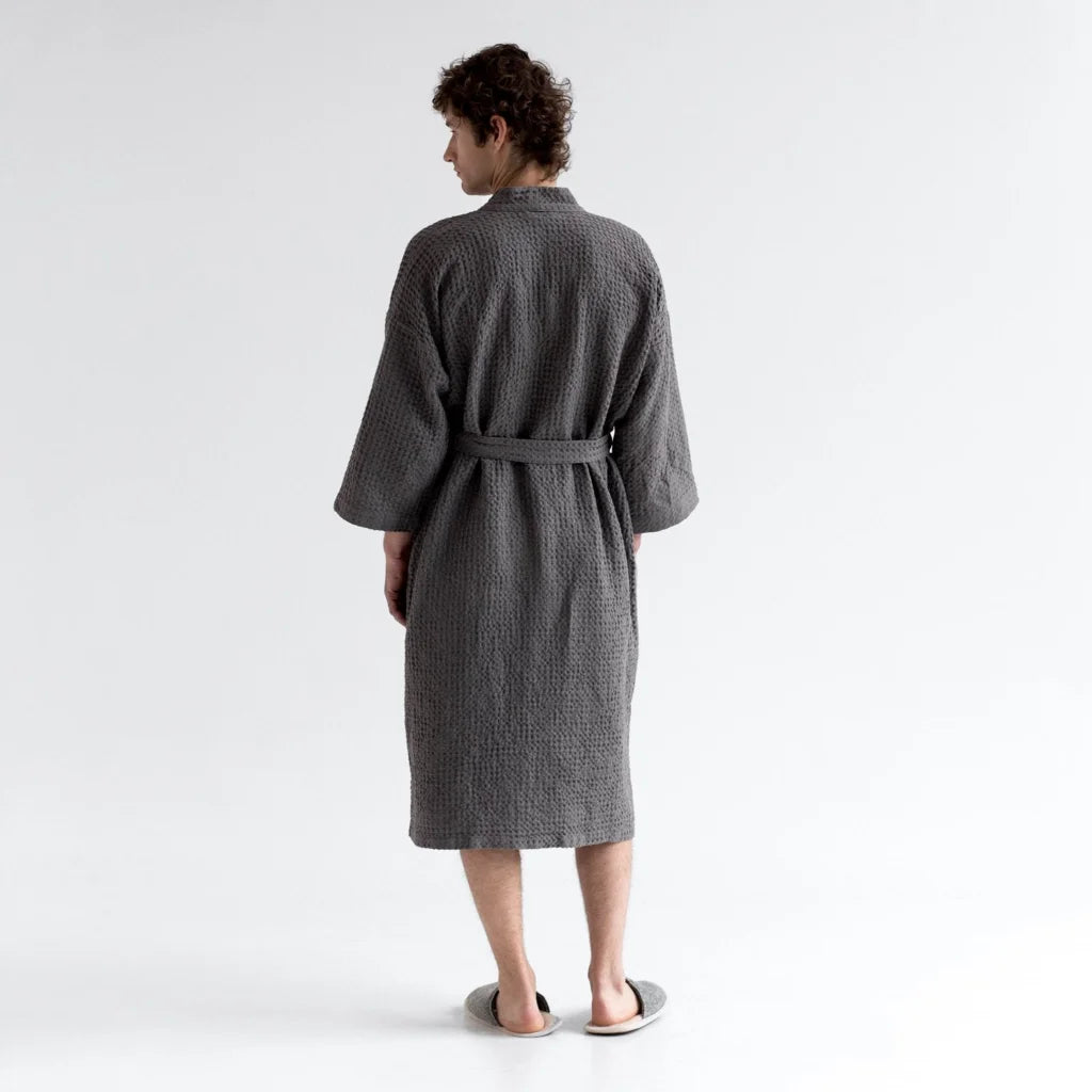 Halbleinen Waffelpiqué Bademantel in Anthrazit Grau von Linen Tales Größe S+M