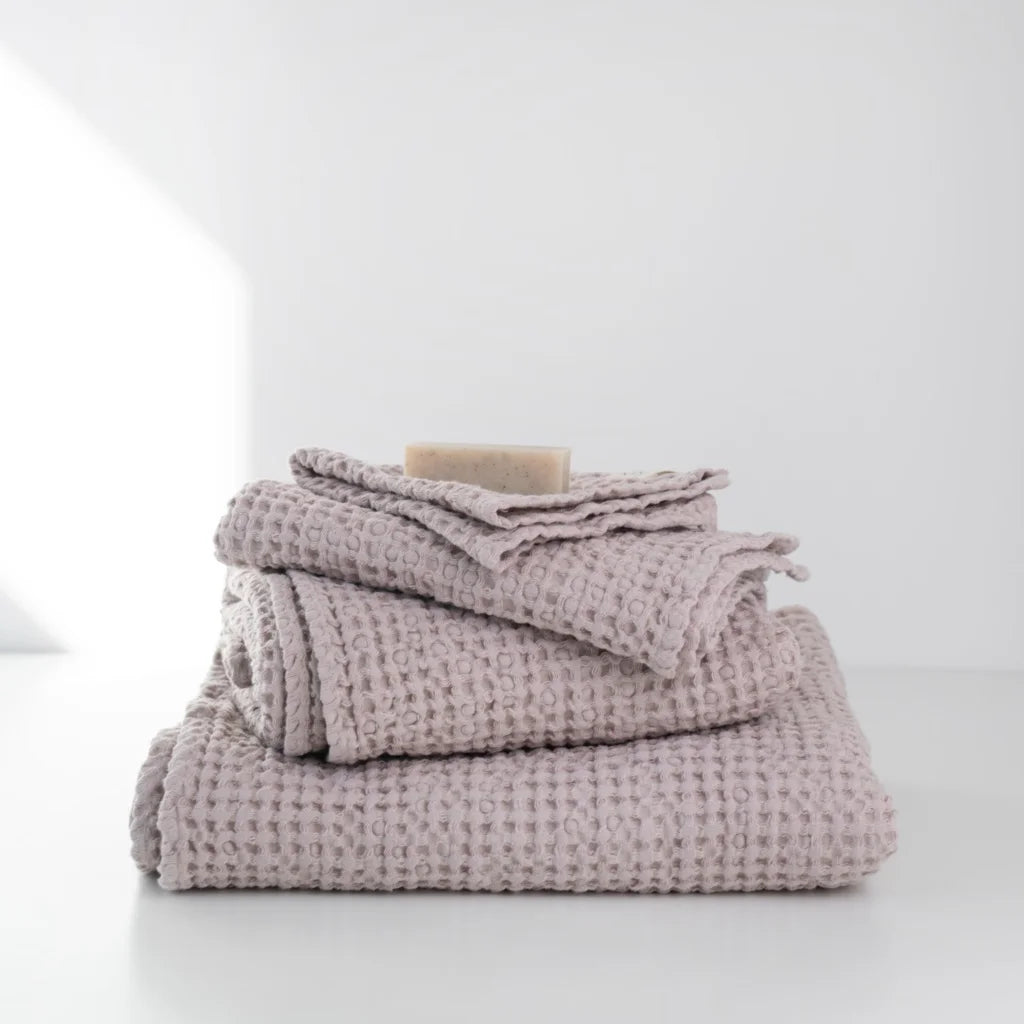 Halbleinen Waffelpiqué Geschenkset 3-teilig in Puder Rosa von Linen Tales Größe 30x30 cm + 50x70 cm + 70x140 cm