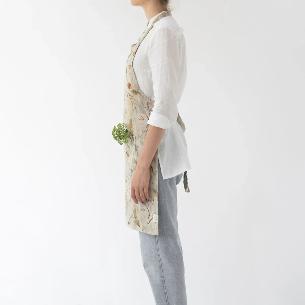 Leinen Alltagsschürze Blätter in Creme+Braun Muster Blätter von Linen Tales Größe 54 cm breit+ 77 cm lang