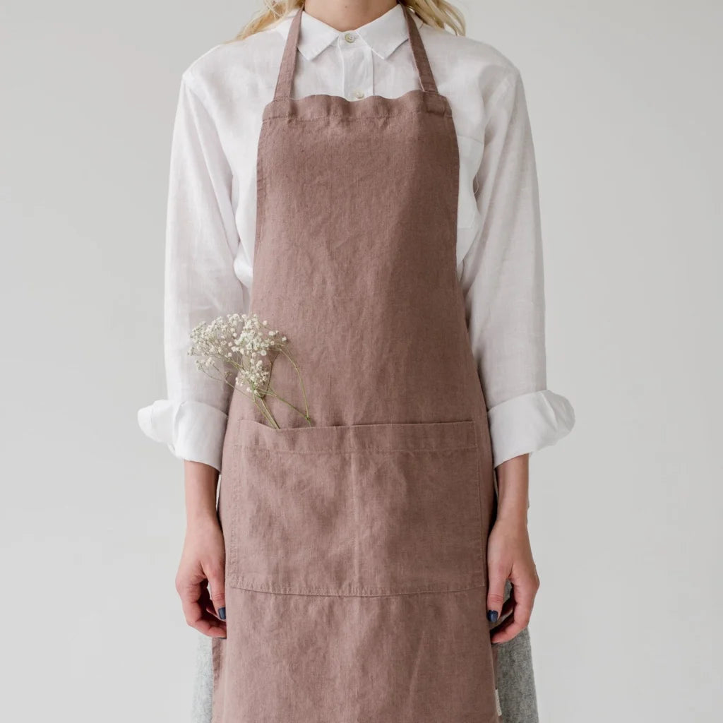 Leinen Alltagsschürze in Altrosa Rosa von Linen Tales Größe 54 cm breit+ 77 cm lang