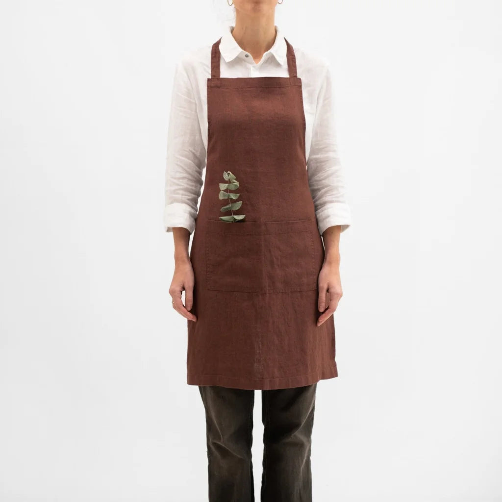 Leinen Alltagsschürze in Schokolade Braun von Linen Tales Größe 70 cm breit+ 82 cm lang