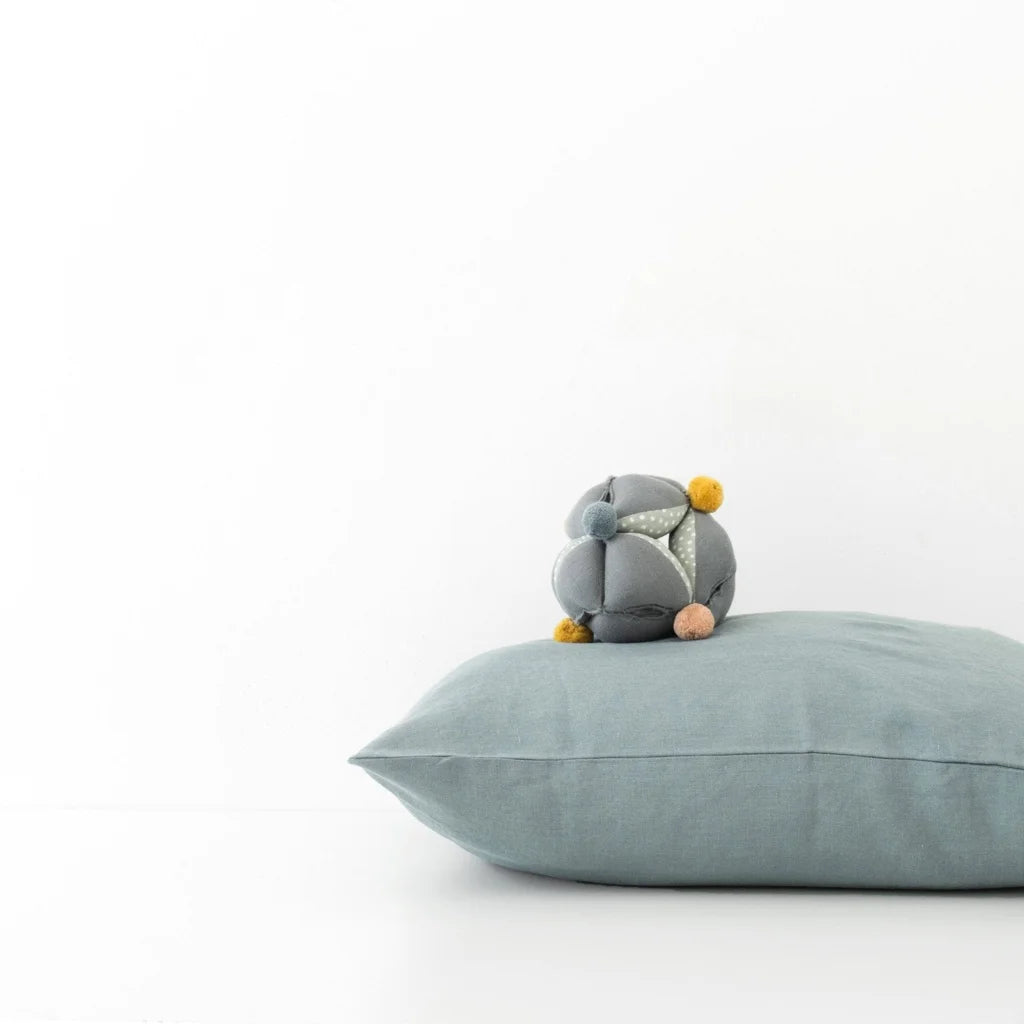 Leinen Baby-+Kinder-Bettwäsche Kissenbezug in Taubenblau Blau von Linen Tales Größe 50x70 cm