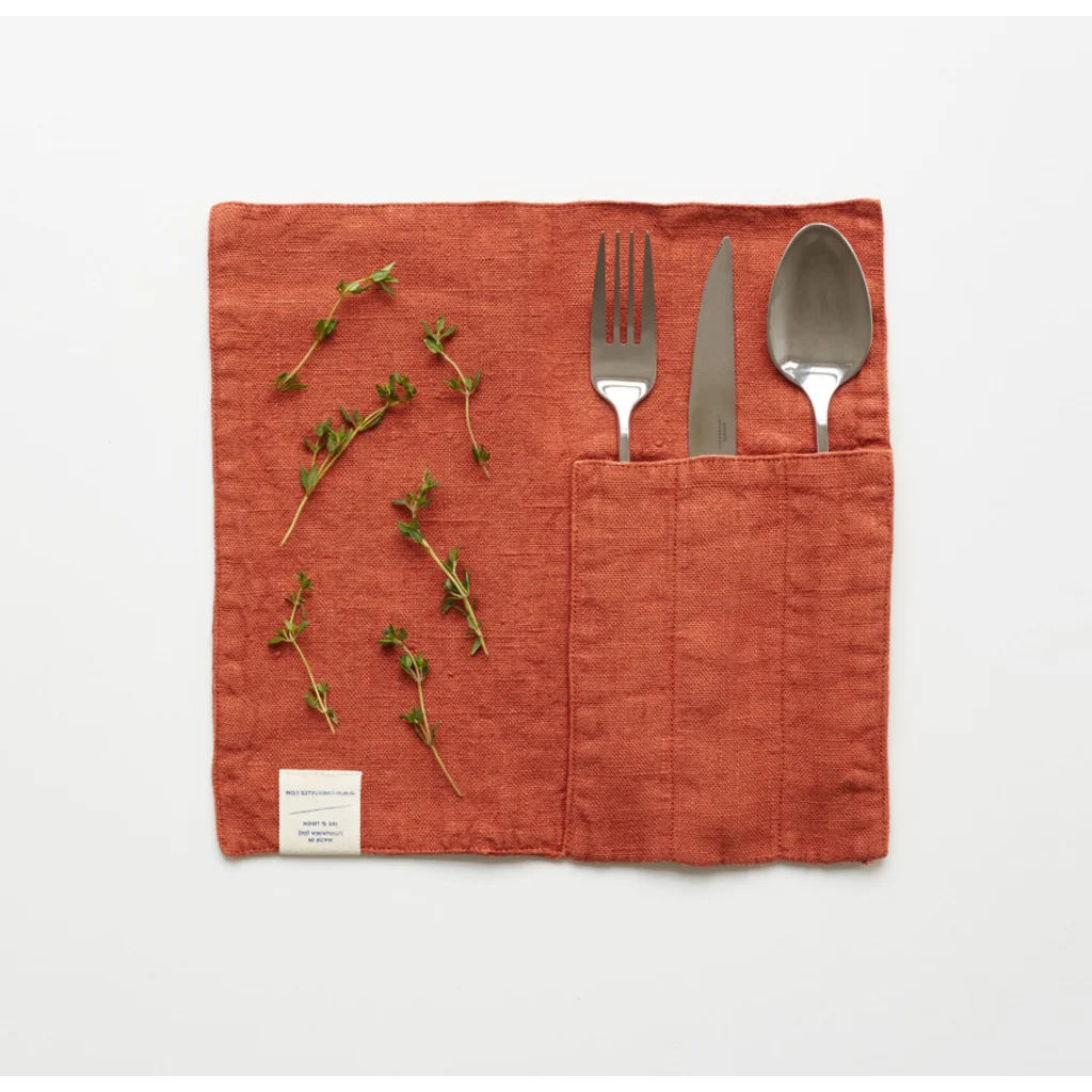 Leinen Bestecktasche 2er-Pack in Terra Orange von Linen Tales Größe 23x23 cm