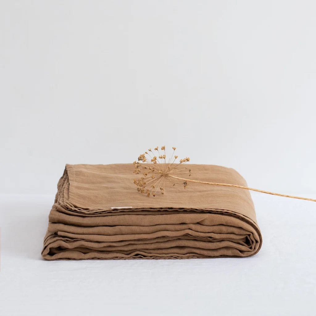 Leinen Bettlaken in Kamel Braun von Linen Tales Größe 200x260 cm