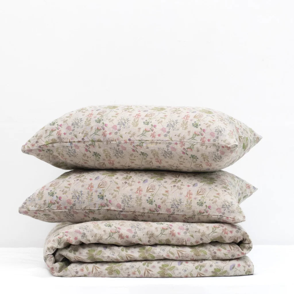 Leinen Bettwäsche Botanik Garnitur 3-teilig in Creme+Rosa+Grün+Braun Muster Botanik von Linen Tales Größe 240x220 + 2x 80x80 cm
