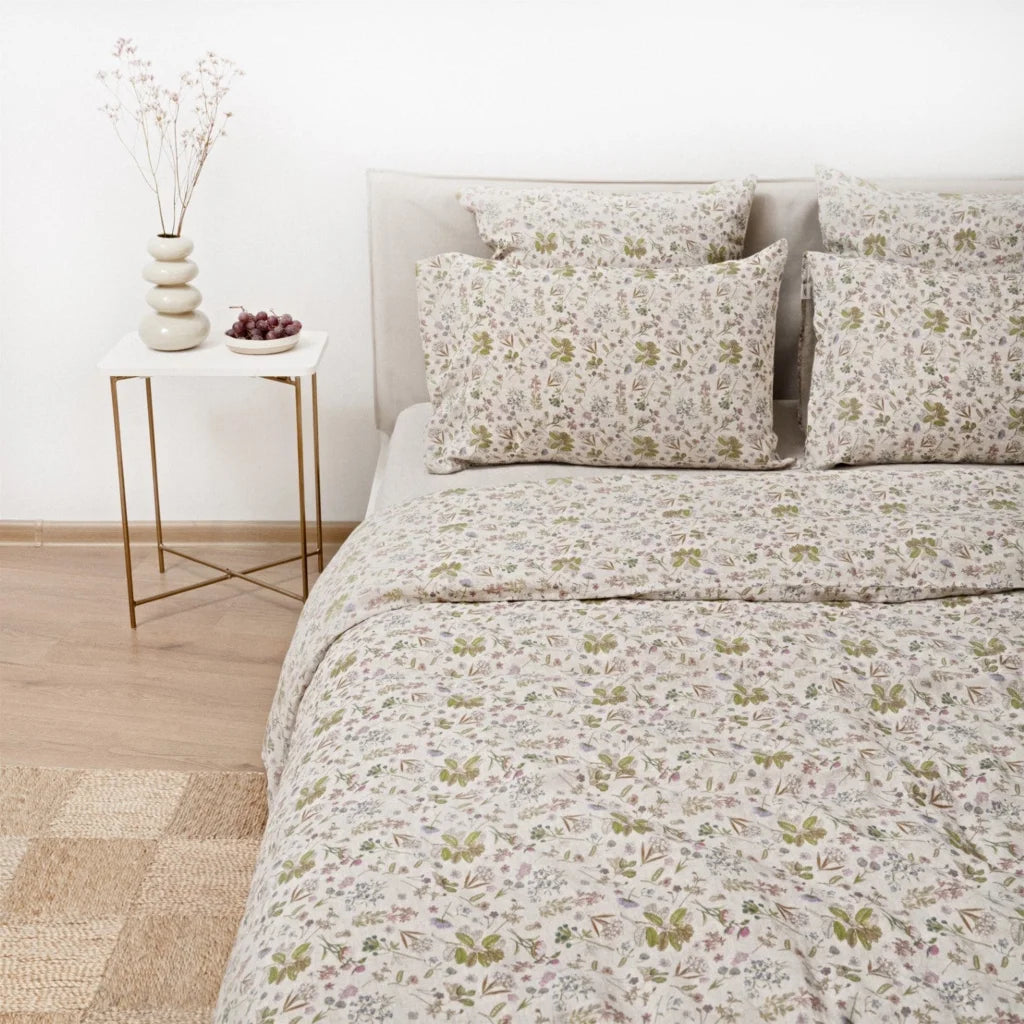 Leinen Bettwäsche Botanik Garnitur in Creme+Rosa+Grün+Braun Muster Botanik von Linen Tales Größe 135x200 + 40x80 cm
