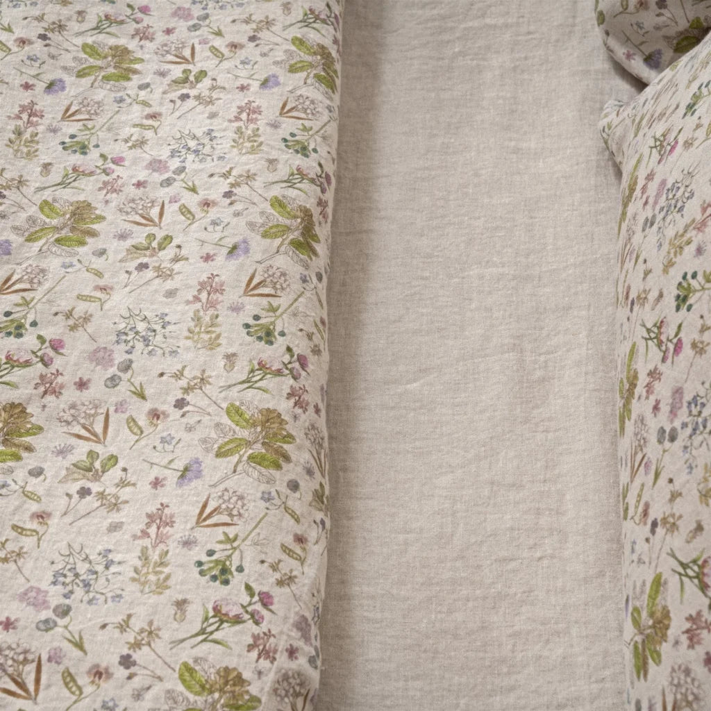 Leinen Bettwäsche Botanik Garnitur in Creme+Rosa+Grün+Braun Muster Botanik von Linen Tales Größe 135x200 + 40x80 cm