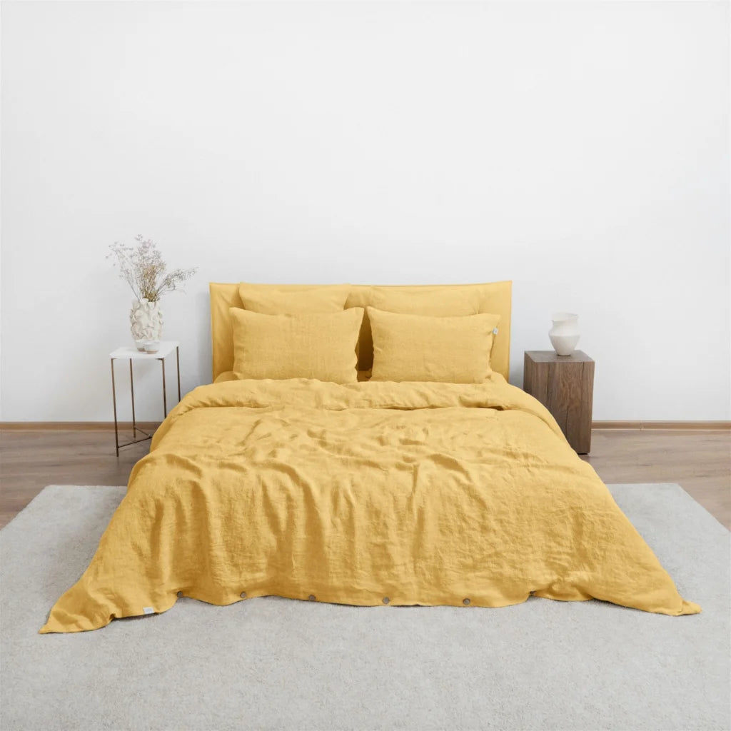 Leinen Bettwäsche Garnitur 3-teilig in Gelb von Linen Tales Größe 240x220 + 2x 80x80 cm