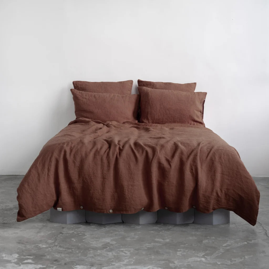 Leinen Bettwäsche Garnitur 3-teilig in Schokolade Braun von Linen Tales Größe 200x200 + 2x 50x70 cm