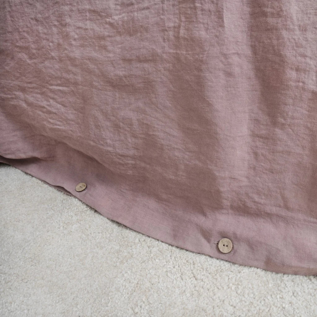 Leinen Bettwäsche Garnitur in Altrosa Rosa von Linen Tales Größe 135x200 + 40x80 cm