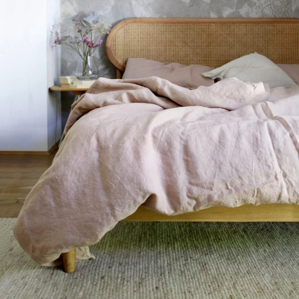 Leinen Bettwäsche Garnitur in Hellrosa Rosa von Linen Tales Größe 135x200 + 40x80 cm