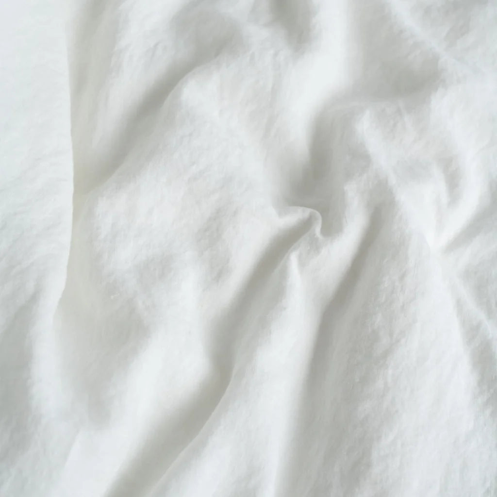 Leinen Bettwäsche Garnitur in Weiß von Linen Tales Größe 135x200 + 40x80 cm