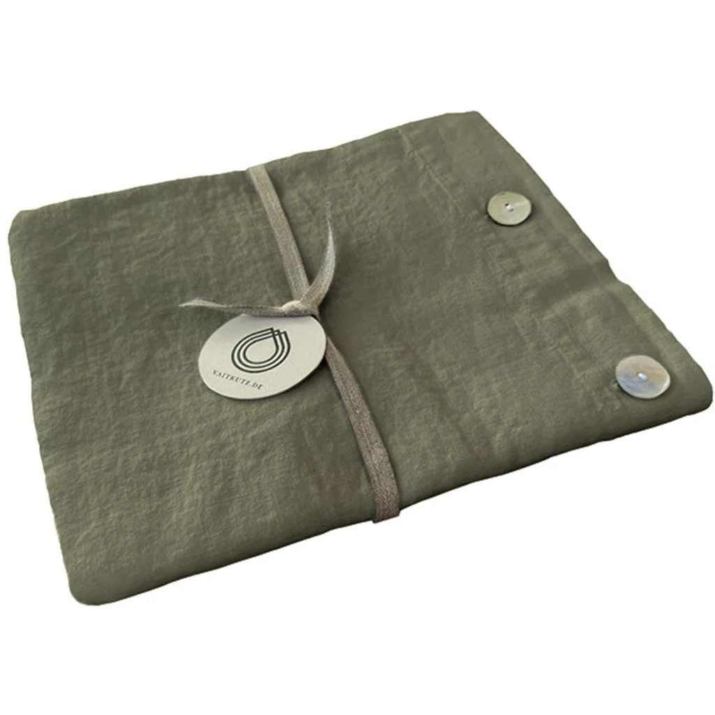 Leinen Bettwäsche Kissenbezug in Khaki Grün von Erika Vaitkute Größe 80x80 cm
