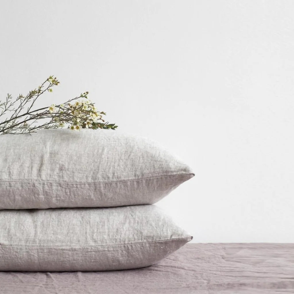 Leinen Bettwäsche Kissenbezug in Stein Grau von Linen Tales Größe 40x80 cm