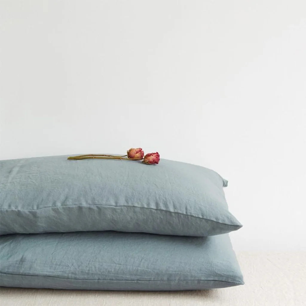 Leinen Bettwäsche Kissenbezug in Taubenblau Blau von Linen Tales Größe 65x65 cm