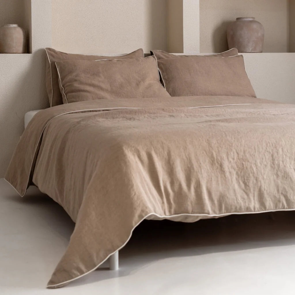 Leinen Bettwäsche mit Paspel Garnitur 3-teilig in Beige+Weiß von Linen Tales Größe 200x200 + 2x 80x80 cm