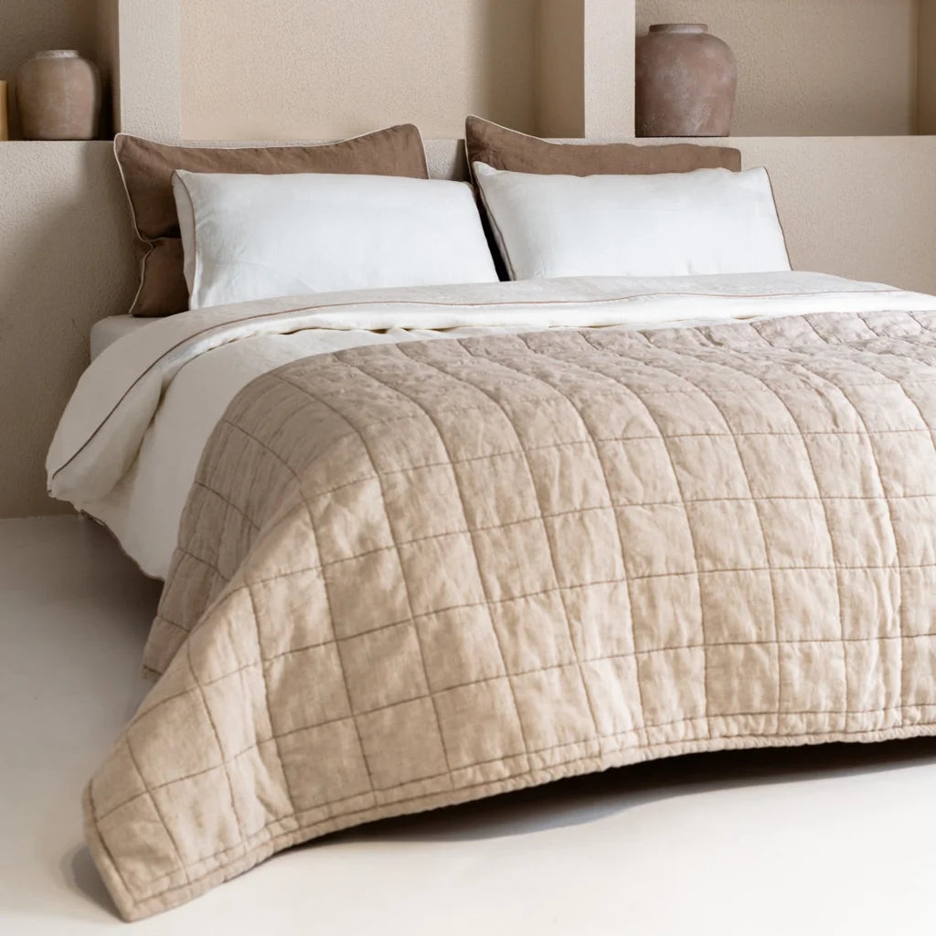 Leinen Bettwäsche mit Paspel Garnitur in Weiß+Beige von Linen Tales Größe 135x200 + 40x80 cm