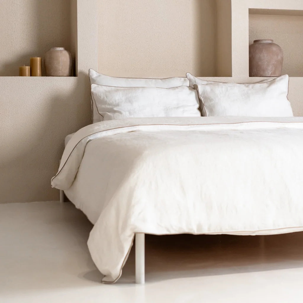 Leinen Bettwäsche mit Paspel Garnitur in Weiß+Beige von Linen Tales Größe 140x200 + 50x70 cm