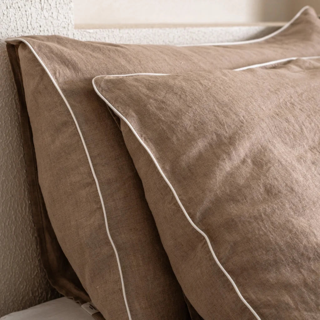 Leinen Bettwäsche mit Paspel Kissenbezug in Beige+Weiß von Linen Tales Größe 40x80 cm