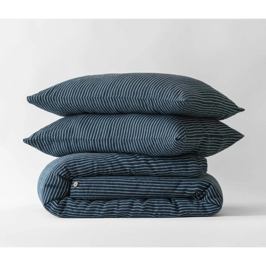 Leinen Bettwäsche Streifen Garnitur 3-teilig in Dunkelblau+Weiß Blau+Weiß Muster Streifen von Linen Tales Größe 200x200 + 2x 50x70 cm