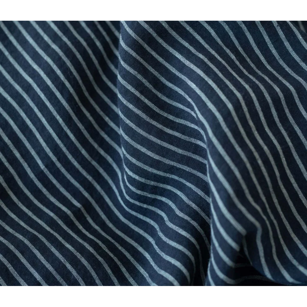 Leinen Bettwäsche Streifen Garnitur in Dunkelblau+Weiß Blau+Weiß Muster Streifen von Linen Tales Größe 135x200 + 40x80 cm
