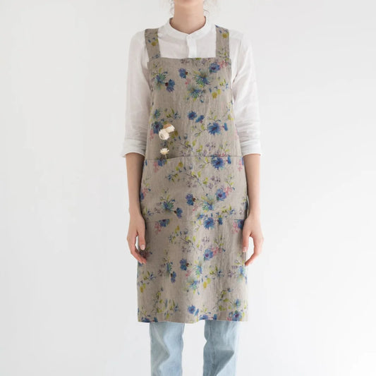 Leinen Crossback-Schürze Blumen in Creme+Blau Muster Blumen von Linen Tales Größe 94 cm breit+ 83 cm lang