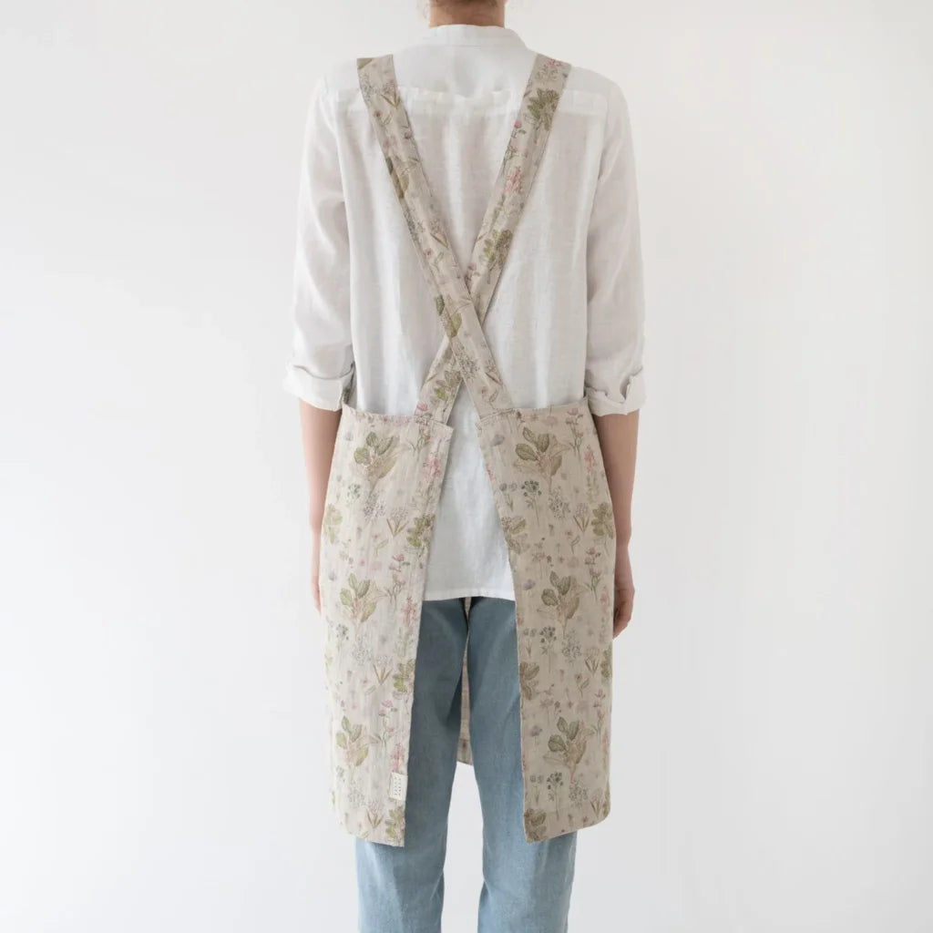 Leinen Crossback-Schürze Botanik in Creme+Rosa+Grün+Braun Muster Botanik von Linen Tales Größe 94 cm breit+ 83 cm lang