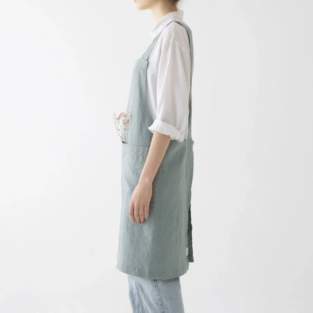 Leinen Crossback-Schürze in Mint Grün von Linen Tales Größe 94 cm breit+ 83 cm lang