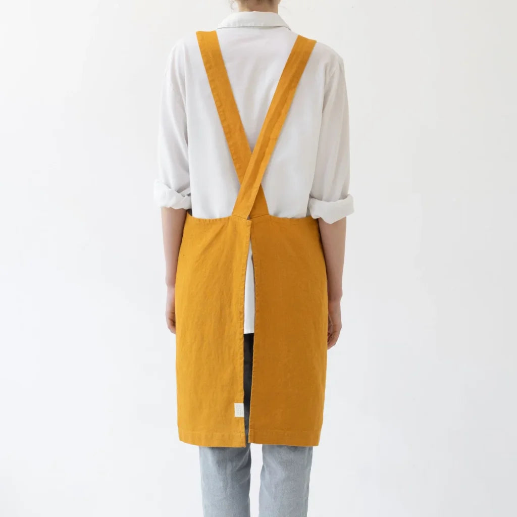 Leinen Crossback-Schürze in Orange von Linen Tales Größe 94 cm breit+ 83 cm lang