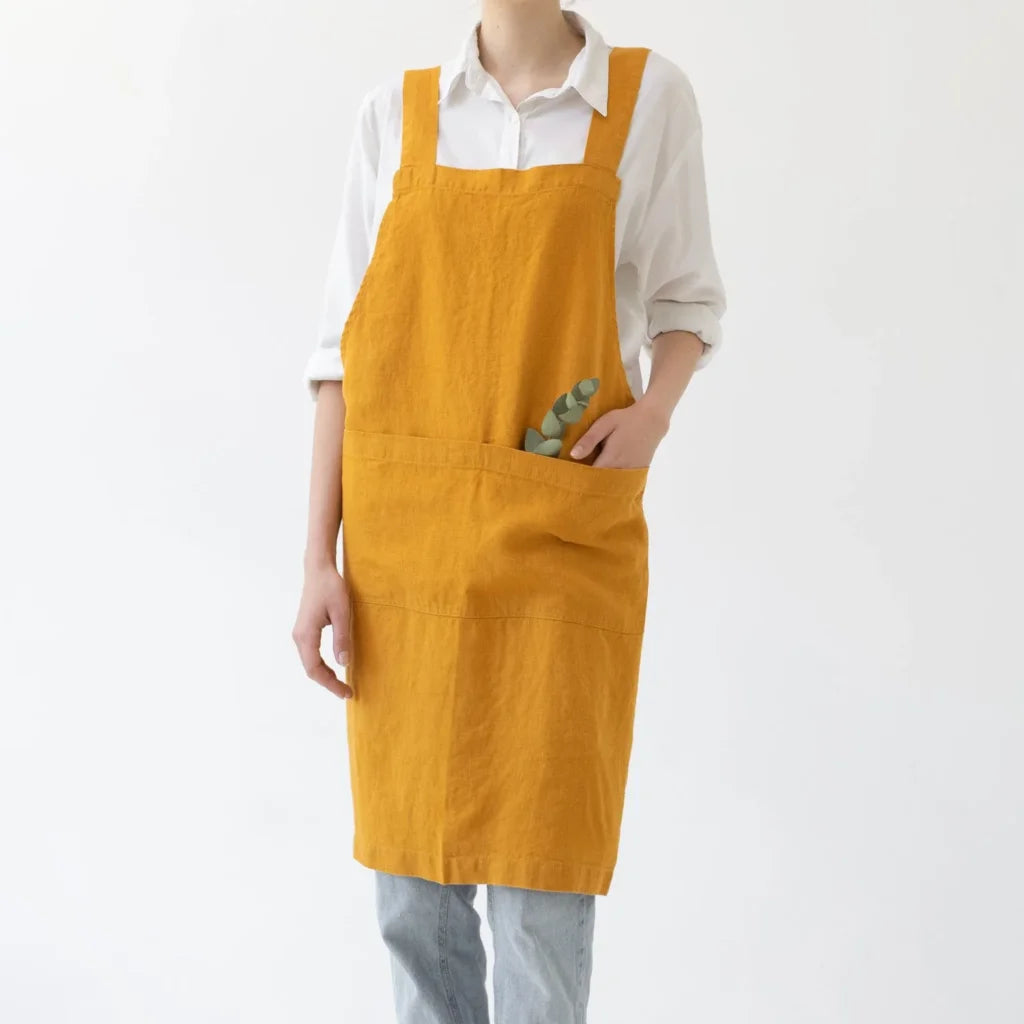 Leinen Crossback-Schürze in Orange von Linen Tales Größe 94 cm breit+ 83 cm lang