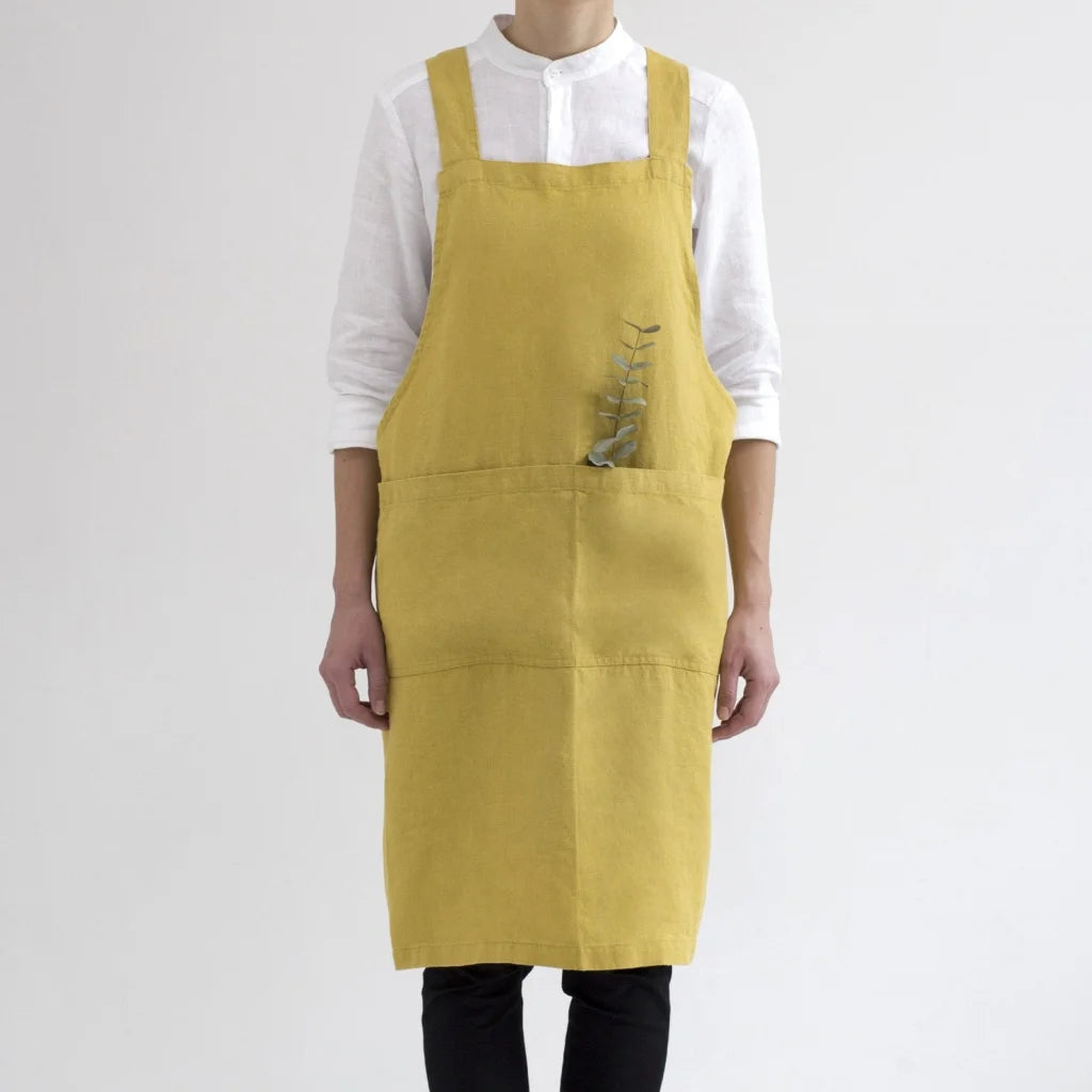 Leinen Crossback-Schürze in Senfgelb Gelb von Linen Tales Größe 94 cm breit+ 83 cm lang