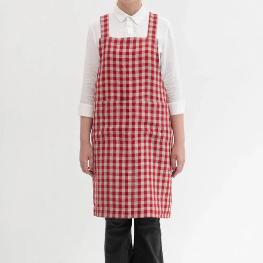 Leinen Crossback-Schürze Karo in Rot+Weiß Muster Karo von Linen Tales Größe 94 cm breit+ 83 cm lang