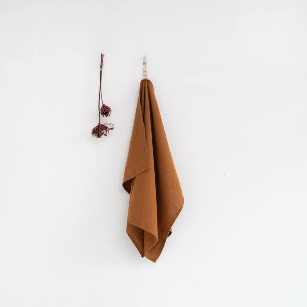 Leinen Geschirrtuch 2er-Pack in Haselnuss Braun von Linen Tales Größe 45x65 cm