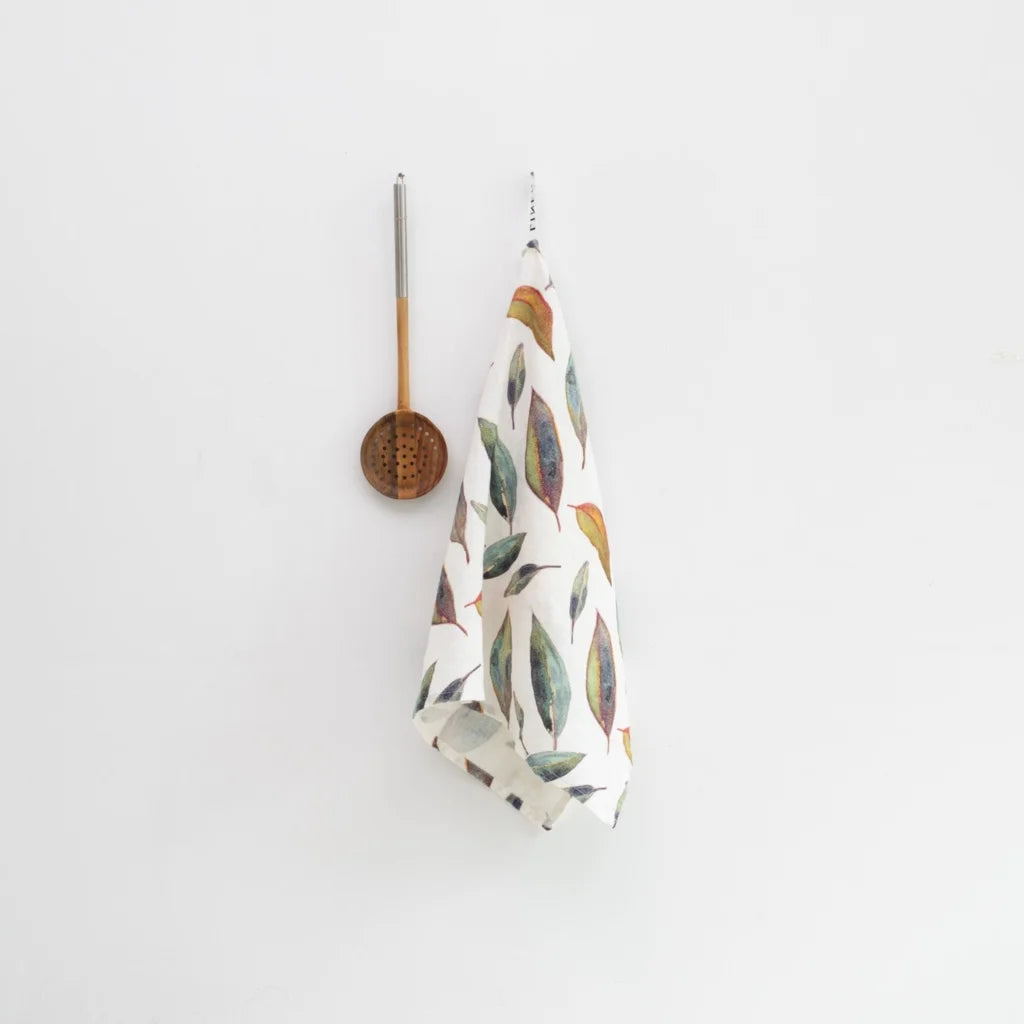 Leinen Geschirrtuch Blätter 2er-Pack in Weiß+Grün+Orange Muster Blätter von Linen Tales Größe 45x65 cm