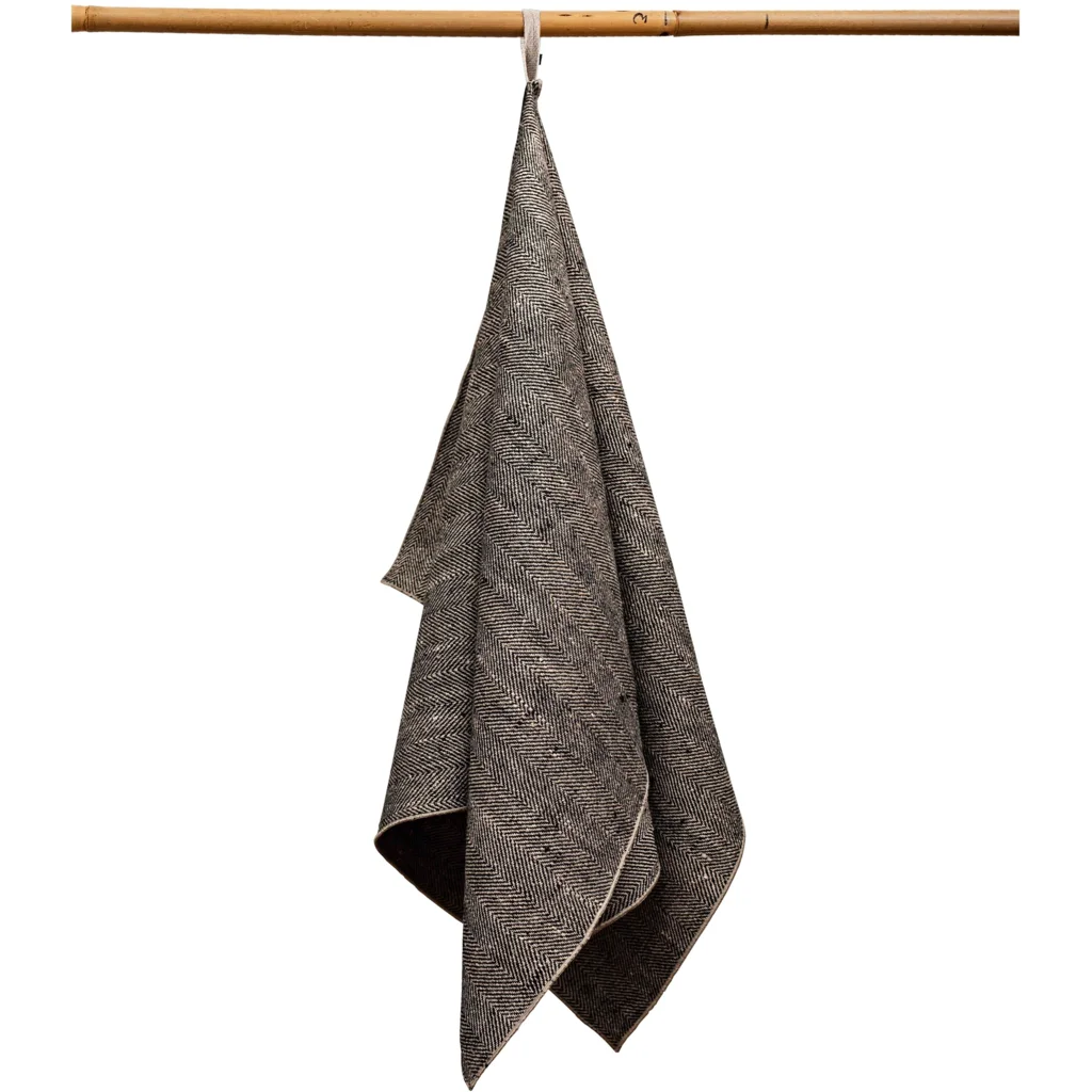 Leinen Handtuch mit Fischgrät-Muster 2er-Pack in Schwarz+Beige von Erika Vaitkute Größe 46x70 cm