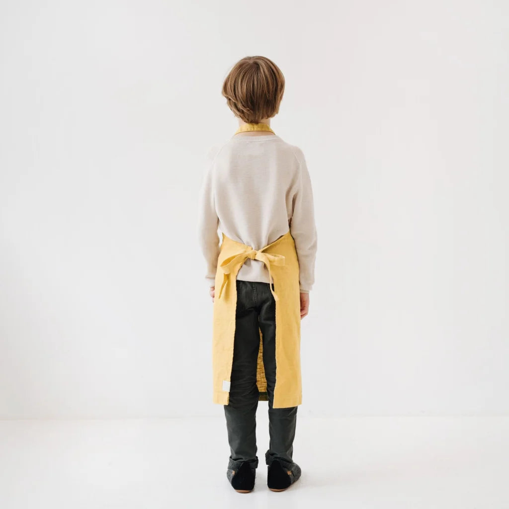 Leinen Kinder Alltagsschürze in Gelb von Linen Tales Größe 53 cm breit+ 54 cm lang