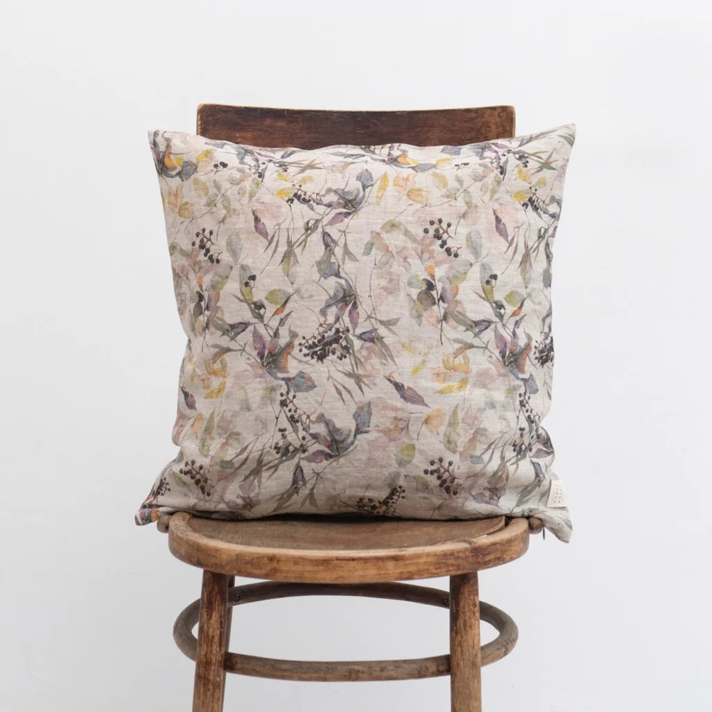 Leinen Kissenhülle Blumen in Creme+Flieder+Gelb Creme+Lila+Gelb Muster Blumen von Linen Tales Größe 45x45 cm