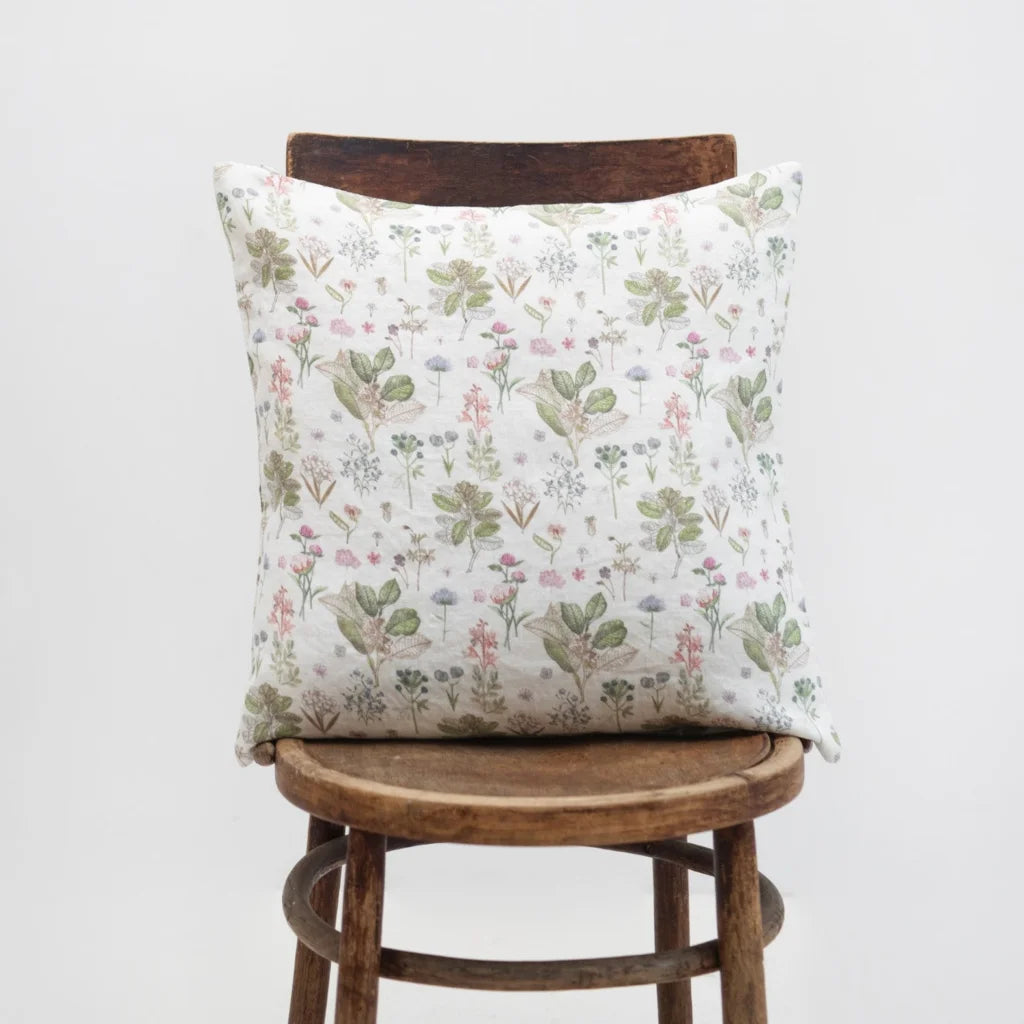 Leinen Kissenhülle Botanik in Weiß+Rosa+Grün+Braun Muster Botanik von Linen Tales Größe 45x45 cm