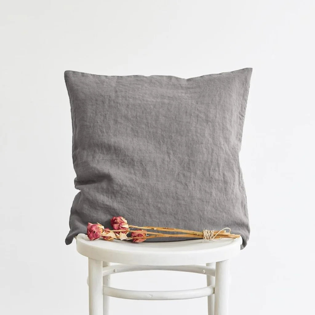 Leinen Kissenhülle in Grau von Linen Tales Größe 45x45 cm