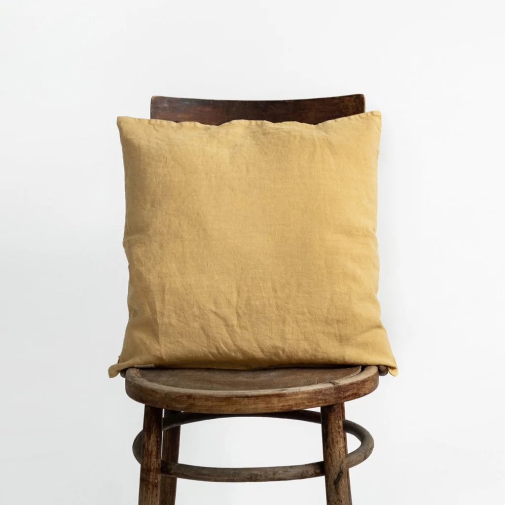 Leinen Kissenhülle in Honig Gelb von Linen Tales Größe 45x45 cm