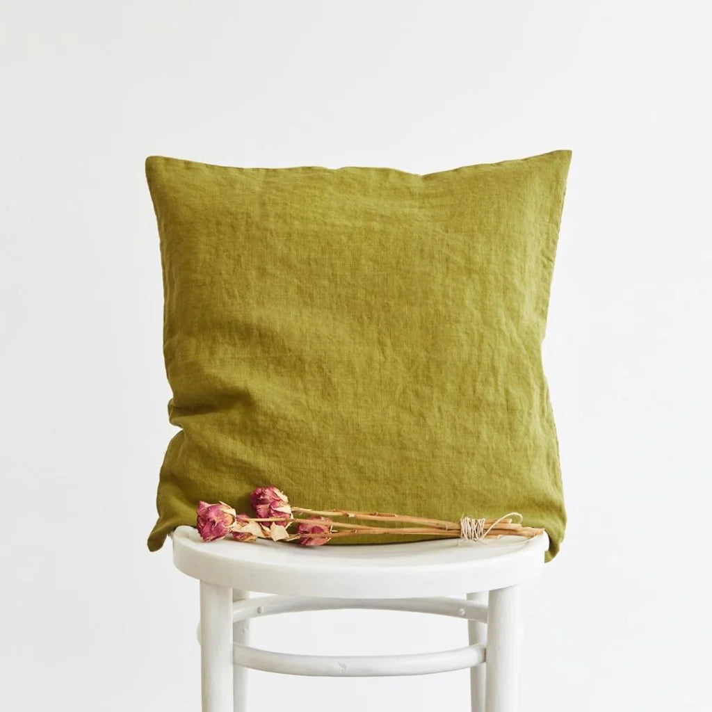 Leinen Kissenhülle in Moosgrün Grün von Linen Tales Größe 45x45 cm