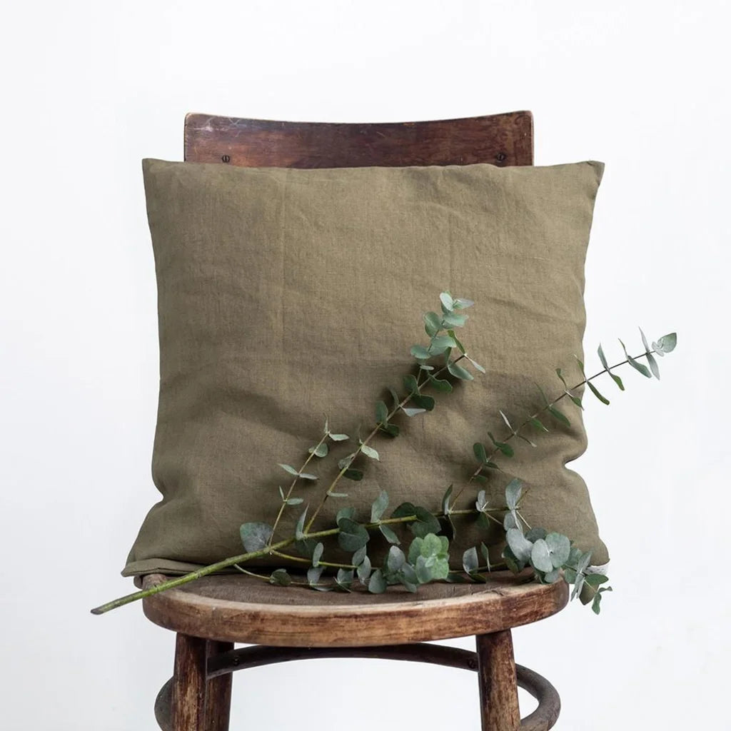 Leinen Kissenhülle in Olive Grün von Linen Tales Größe 45x45 cm