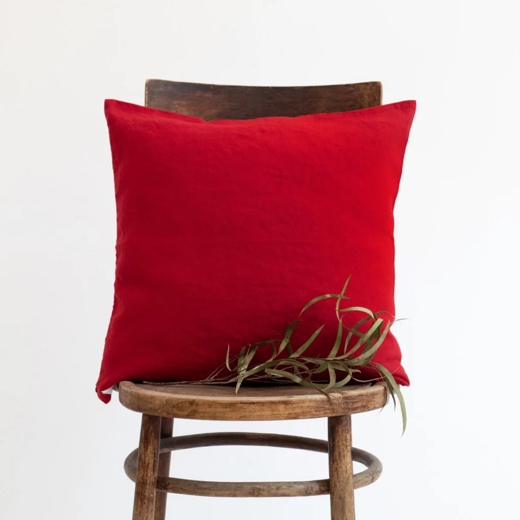 Leinen Kissenhülle in Rot von Linen Tales Größe 50x50 cm