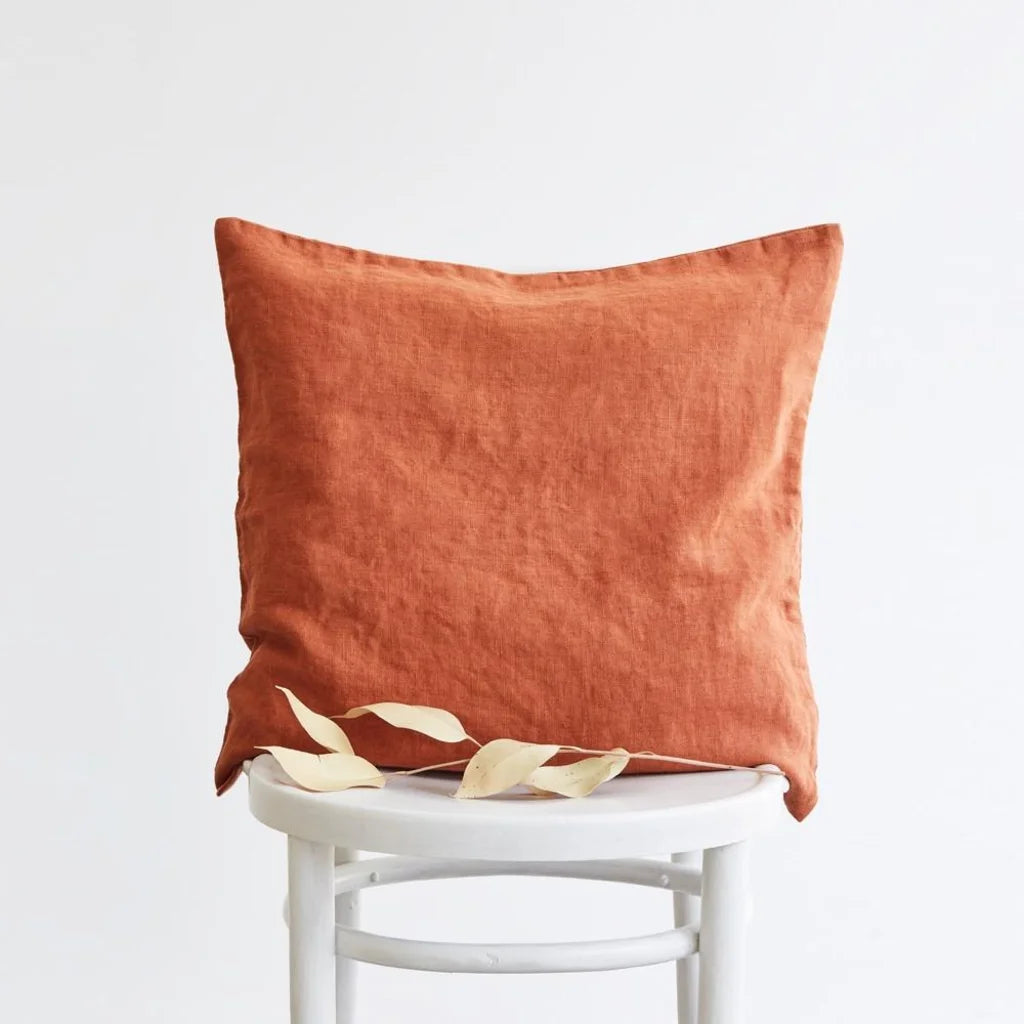 Leinen Kissenhülle in Terra Orange von Linen Tales Größe 40x40 cm
